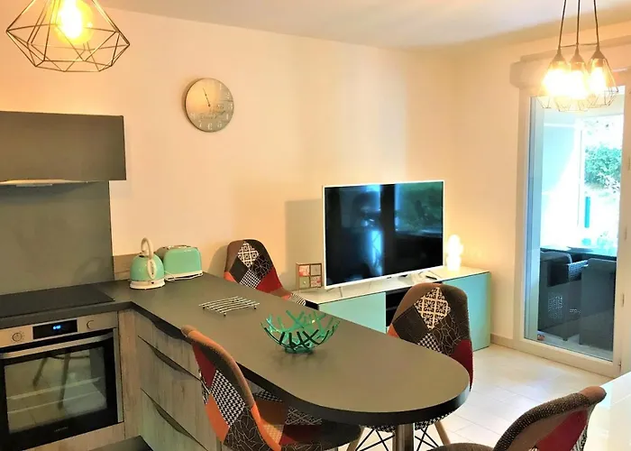 Centre Juan Les Pins 1 Bedroom With Ac, Swimming Pool And Parking