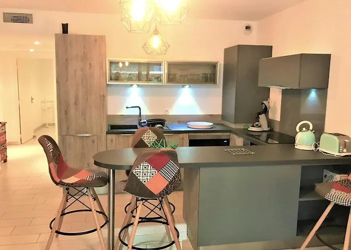 Centre Juan Les Pins 1 Bedroom With Ac, Swimming Pool And Parking