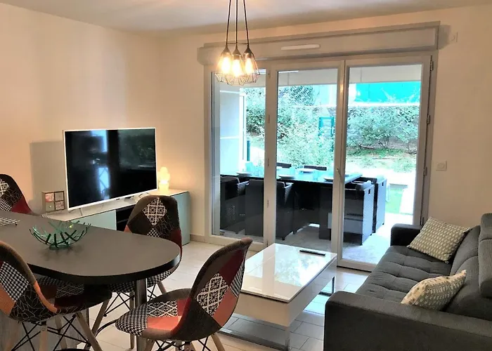 Centre Juan Les Pins 1 Bedroom With Ac, Swimming Pool And Parking