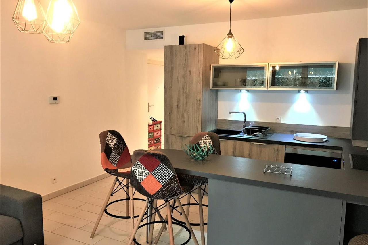 Centre Les Pins 1 Bedroom With Ac, Swimming Pool And Parking Apartamento
